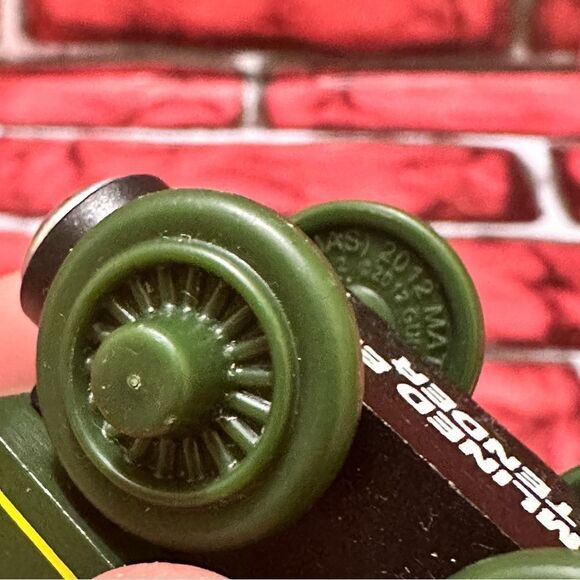 Thomas & Friends magnetic Trains ROCKY’S BACK & STREAMLINED EMILY’S TENDER - Picture 3 of 6